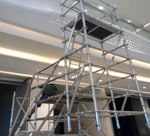 aluminum cantilever scaffold assembly