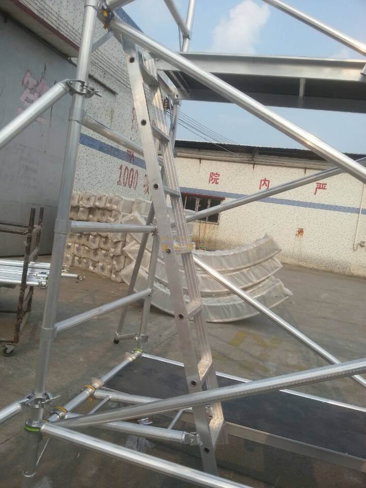 Tower Portable Scaffold with 45 Degree Ladder from China manufacturer ...