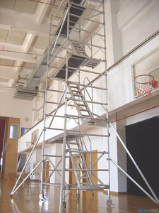 1.35x2x8.05m Aluminum Mobile Portable Scaffolding with 45 Degree Ladder 